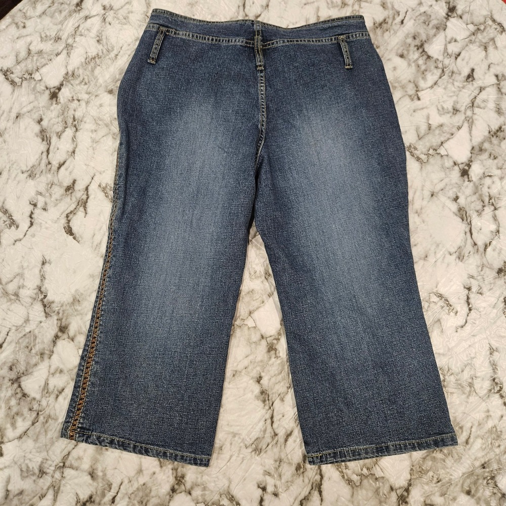 Route 66 Women's Stretch Fit Blue Denim Cropped Capri Jeans Size 12 side‎ accent